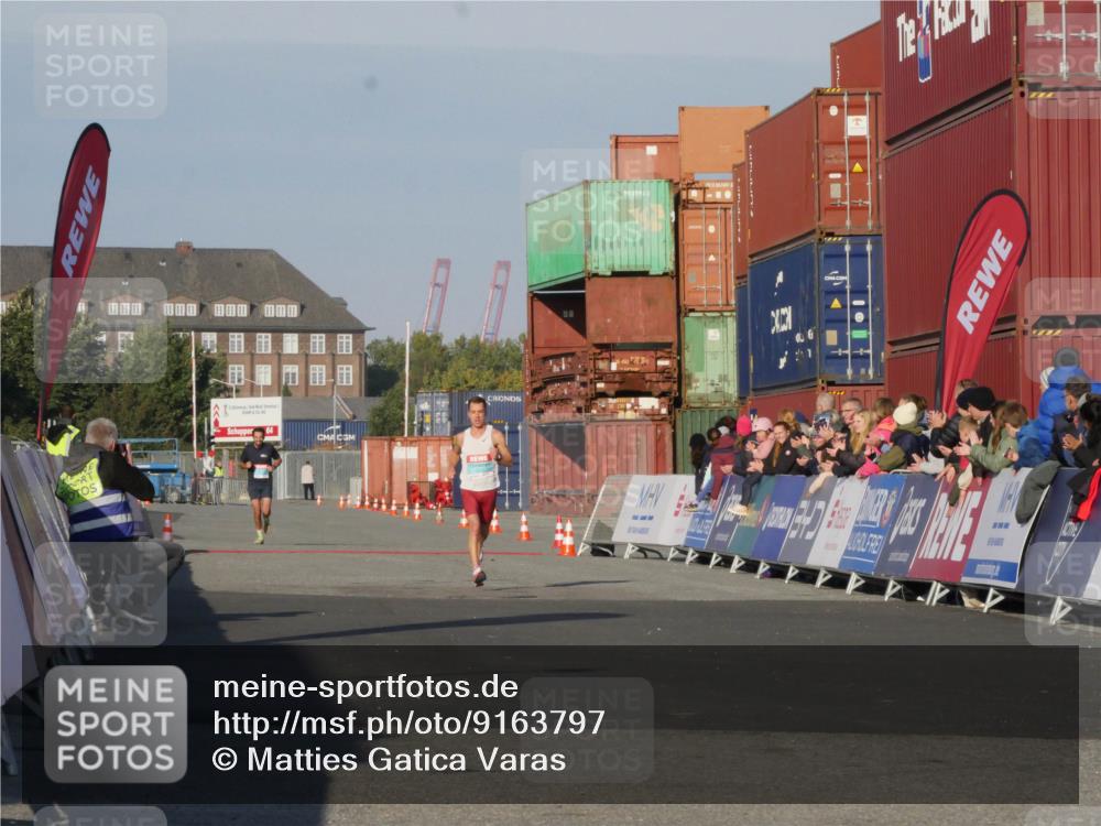 03.10.2025 - Köhlbrandbrückenlauf Matties Gatica Varas http://msf.ph/oto/9163797 03.10.2025 09:46:48 Ziel 1013 meine-sportfotos.de
