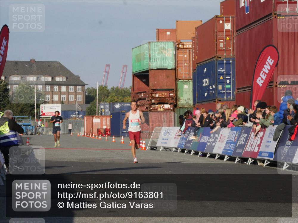 03.10.2025 - Köhlbrandbrückenlauf Matties Gatica Varas http://msf.ph/oto/9163801 03.10.2025 09:46:49 Ziel 1013 meine-sportfotos.de