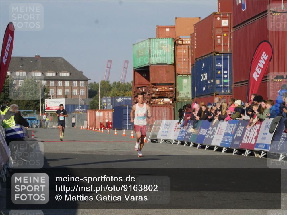 03.10.2025 - Köhlbrandbrückenlauf Matties Gatica Varas http://msf.ph/oto/9163802 03.10.2025 09:46:49 Ziel 1013 meine-sportfotos.de
