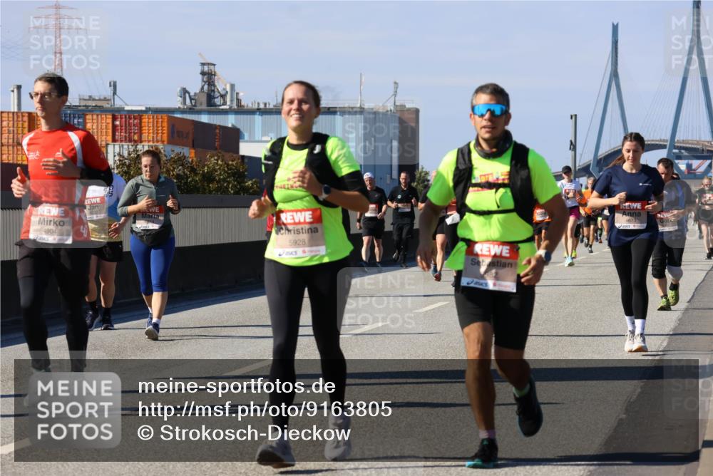 03.10.2025 - Köhlbrandbrückenlauf Strokosch-Dieckow http://msf.ph/oto/9163805 03.10.2025 13:04:43 Position 3 4904, 5928, 4673 meine-sportfotos.de