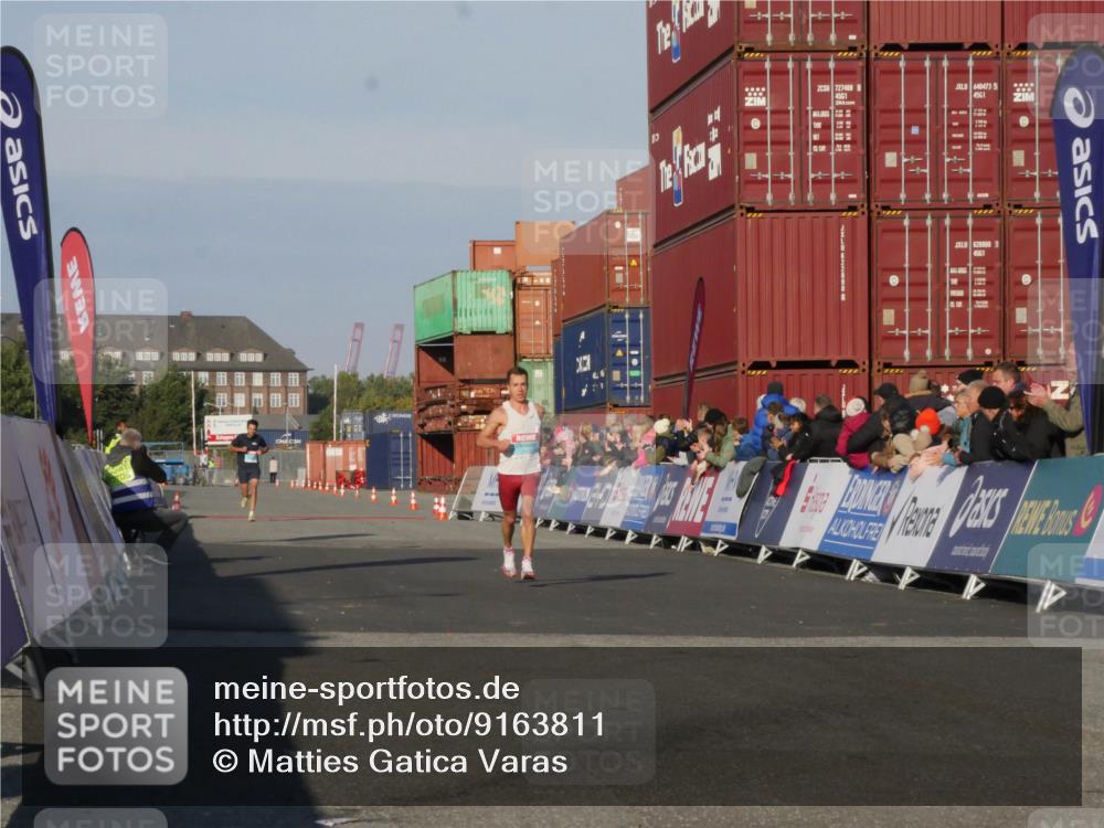 03.10.2025 - Köhlbrandbrückenlauf Matties Gatica Varas http://msf.ph/oto/9163811 03.10.2025 09:46:52 Ziel 1013 meine-sportfotos.de