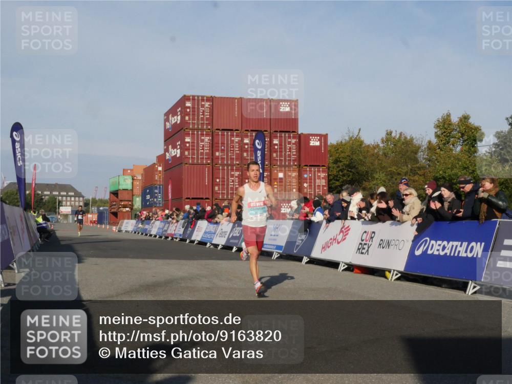 03.10.2025 - Köhlbrandbrückenlauf Matties Gatica Varas http://msf.ph/oto/9163820 03.10.2025 09:46:55 Ziel 1013, 3760 meine-sportfotos.de