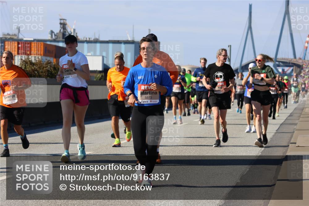 03.10.2025 - Köhlbrandbrückenlauf Strokosch-Dieckow http://msf.ph/oto/9163837 03.10.2025 13:04:56 Position 3 4553, 4786, 5573, 3 meine-sportfotos.de