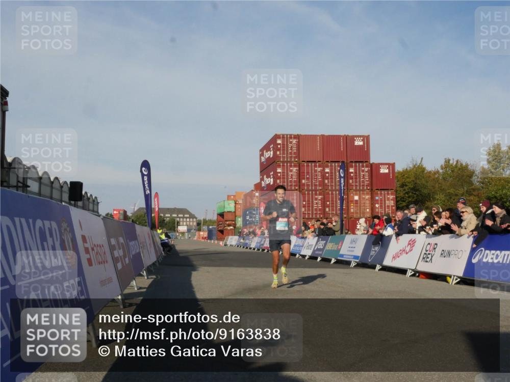 03.10.2025 - Köhlbrandbrückenlauf Matties Gatica Varas http://msf.ph/oto/9163838 03.10.2025 09:47:03 Ziel 3760 meine-sportfotos.de