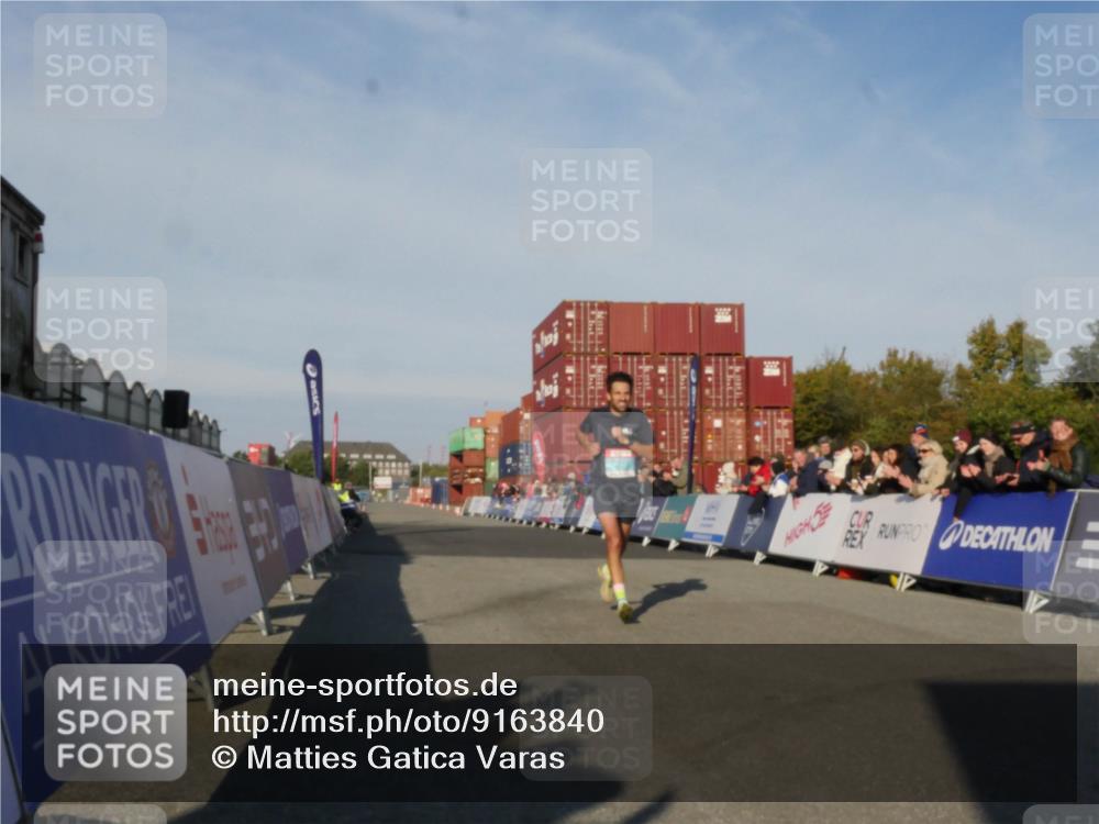 03.10.2025 - Köhlbrandbrückenlauf Matties Gatica Varas http://msf.ph/oto/9163840 03.10.2025 09:47:03 Ziel 3760 meine-sportfotos.de