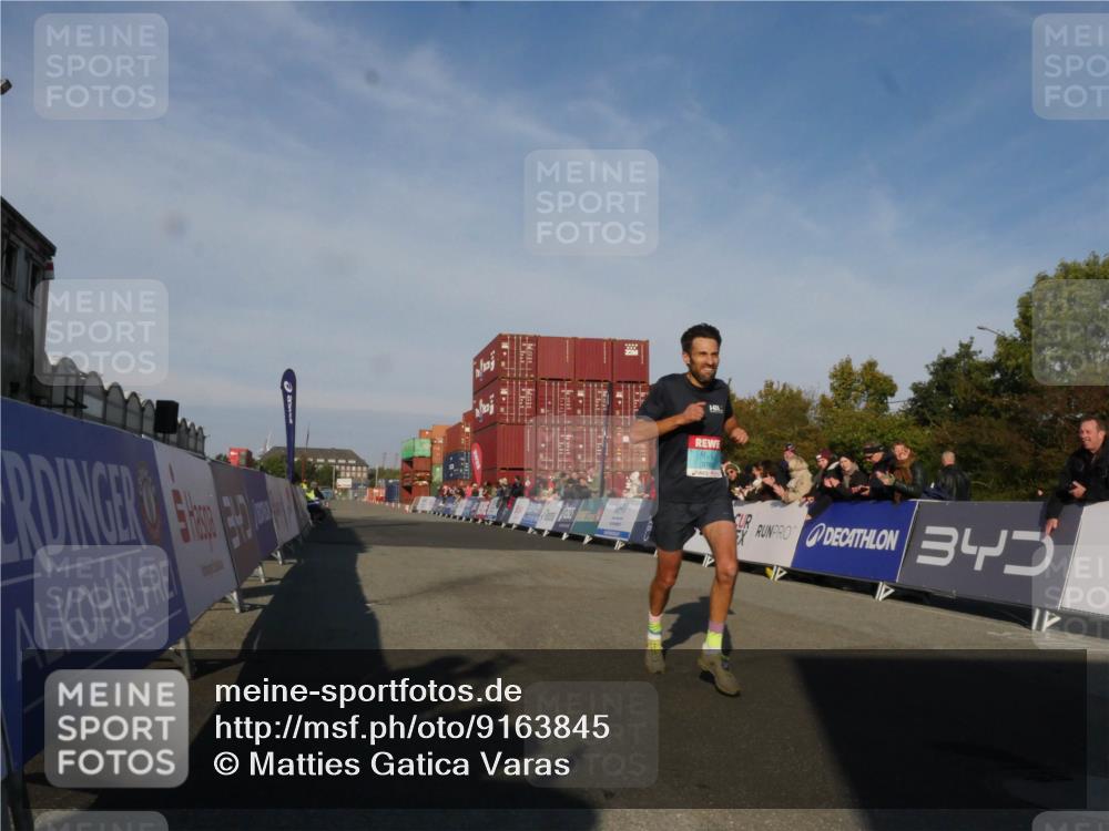 03.10.2025 - Köhlbrandbrückenlauf Matties Gatica Varas http://msf.ph/oto/9163845 03.10.2025 09:47:04 Ziel 3760 meine-sportfotos.de
