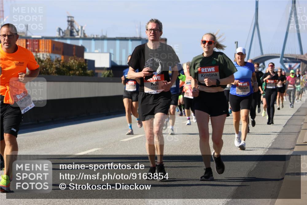 03.10.2025 - Köhlbrandbrückenlauf Strokosch-Dieckow http://msf.ph/oto/9163854 03.10.2025 13:05:00 Position 3 6277, 5172, 716 meine-sportfotos.de