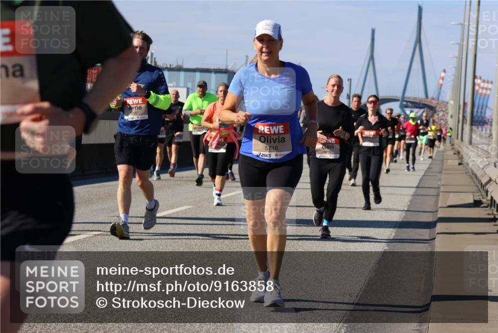 03.10.2025 - Köhlbrandbrückenlauf Strokosch-Dieckow http://msf.ph/oto/9163858 03.10.2025 13:05:05 Position 3 6687, 5716 meine-sportfotos.de