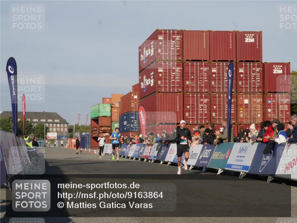 03.10.2025 - Köhlbrandbrückenlauf Matties Gatica Varas http://msf.ph/oto/9163864 03.10.2025 09:47:47 Ziel 1062, 3304, 3336 meine-sportfotos.de