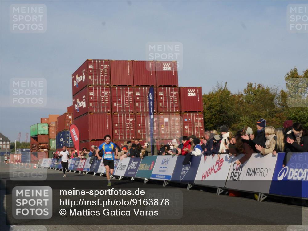 03.10.2025 - Köhlbrandbrückenlauf Matties Gatica Varas http://msf.ph/oto/9163878 03.10.2025 09:47:50 Ziel 1062, 3304, 3336 meine-sportfotos.de