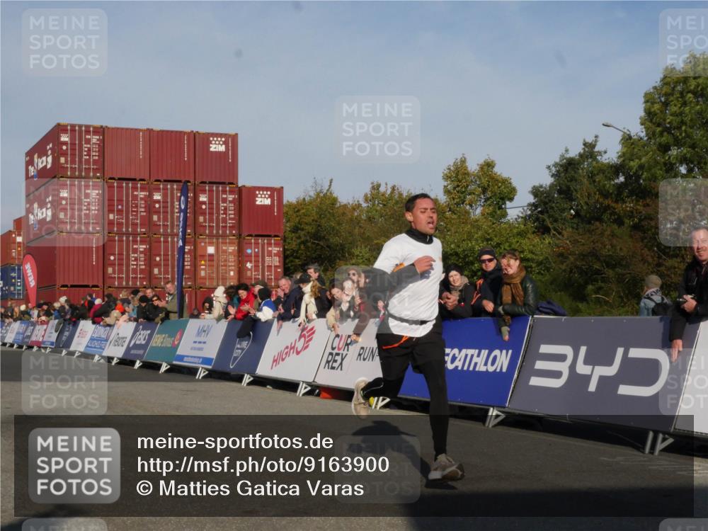 03.10.2025 - Köhlbrandbrückenlauf Matties Gatica Varas http://msf.ph/oto/9163900 03.10.2025 09:47:56 Ziel 3336 meine-sportfotos.de