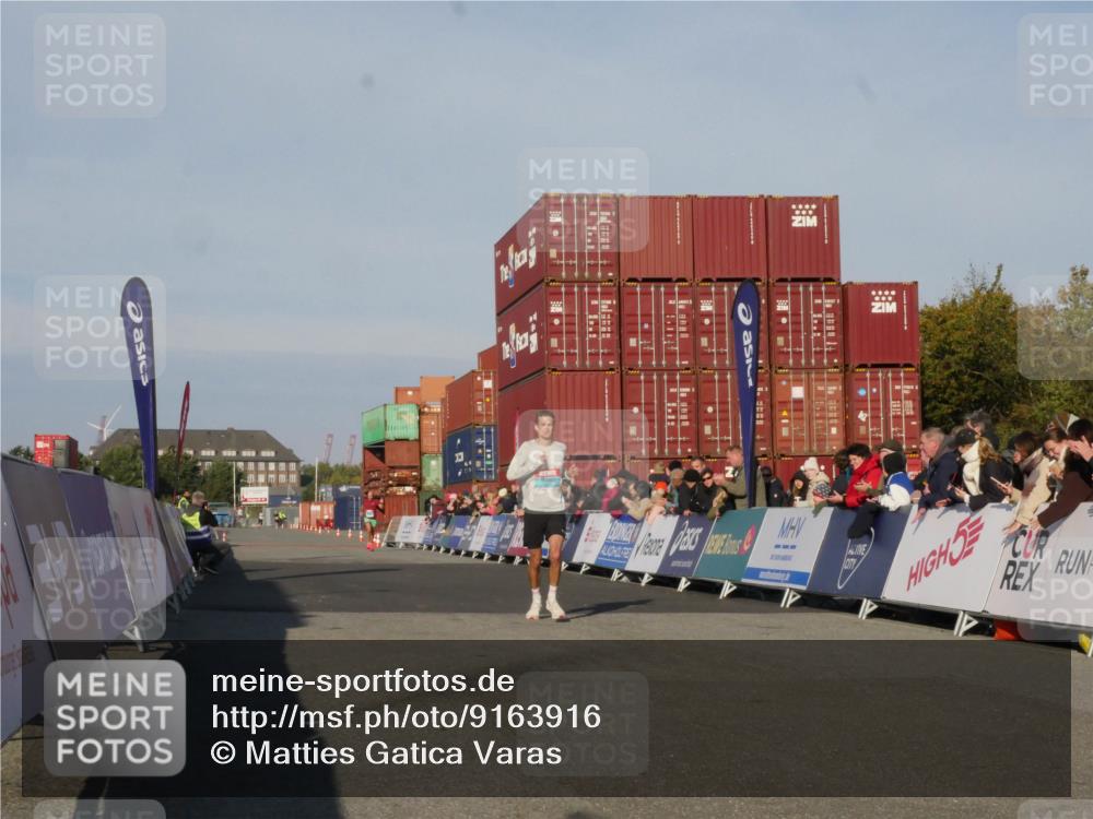 03.10.2025 - Köhlbrandbrückenlauf Matties Gatica Varas http://msf.ph/oto/9163916 03.10.2025 09:48:15 Ziel 3209 meine-sportfotos.de