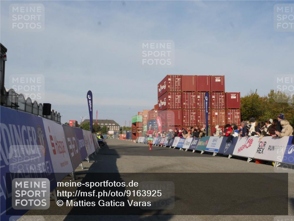 03.10.2025 - Köhlbrandbrückenlauf Matties Gatica Varas http://msf.ph/oto/9163925 03.10.2025 09:48:22 Ziel 2968 meine-sportfotos.de