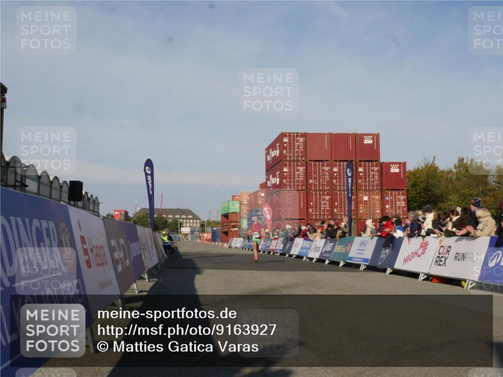 03.10.2025 - Köhlbrandbrückenlauf Matties Gatica Varas http://msf.ph/oto/9163927 03.10.2025 09:48:22 Ziel 2968 meine-sportfotos.de