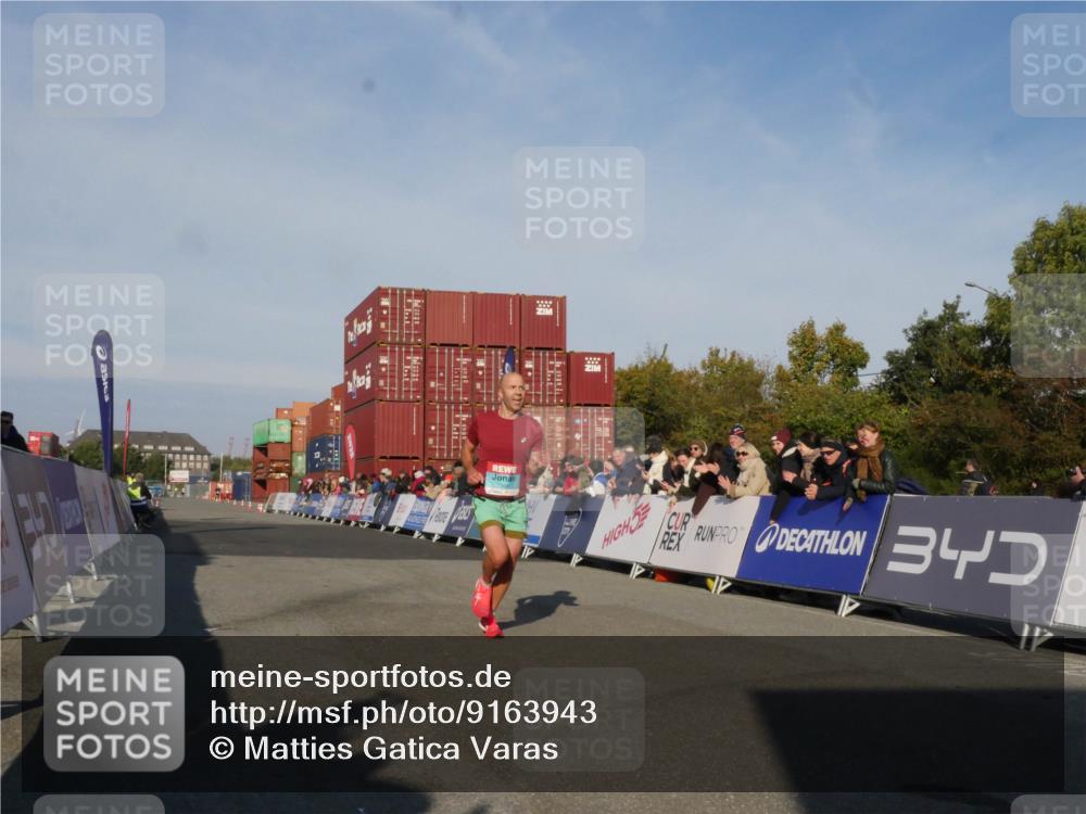 03.10.2025 - Köhlbrandbrückenlauf Matties Gatica Varas http://msf.ph/oto/9163943 03.10.2025 09:48:26 Ziel 2968 meine-sportfotos.de