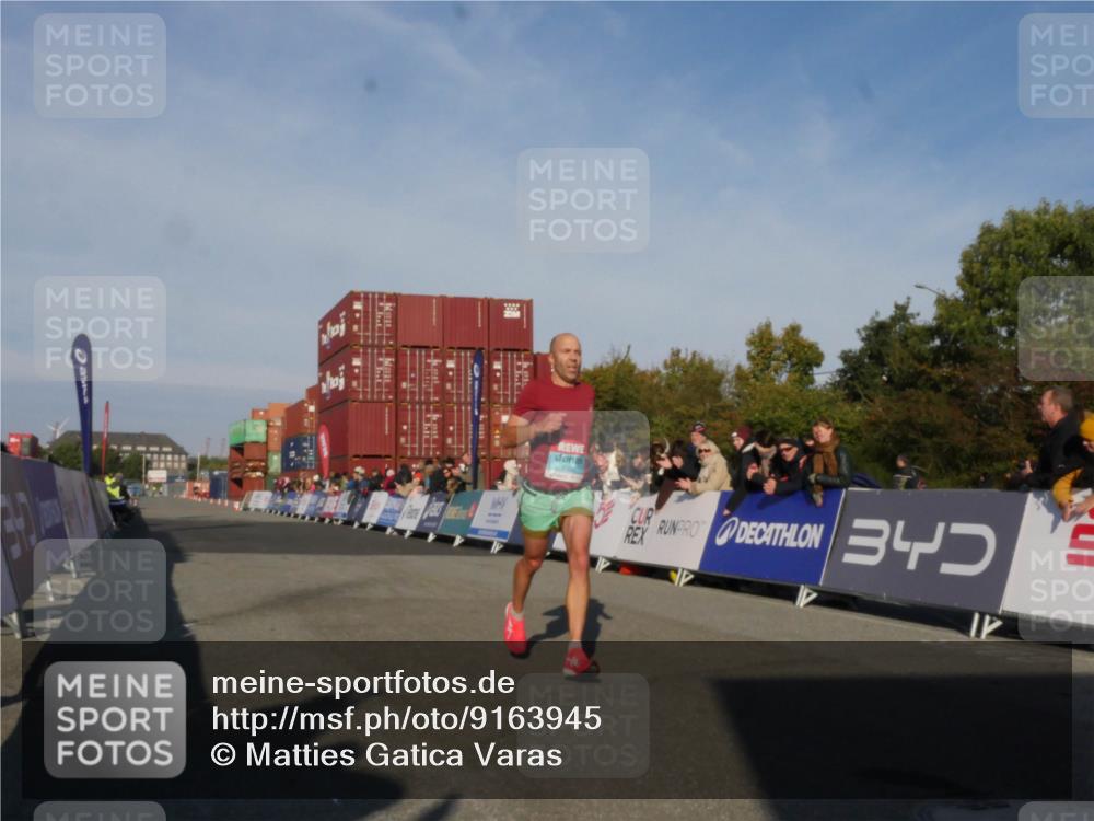03.10.2025 - Köhlbrandbrückenlauf Matties Gatica Varas http://msf.ph/oto/9163945 03.10.2025 09:48:27 Ziel 2968 meine-sportfotos.de