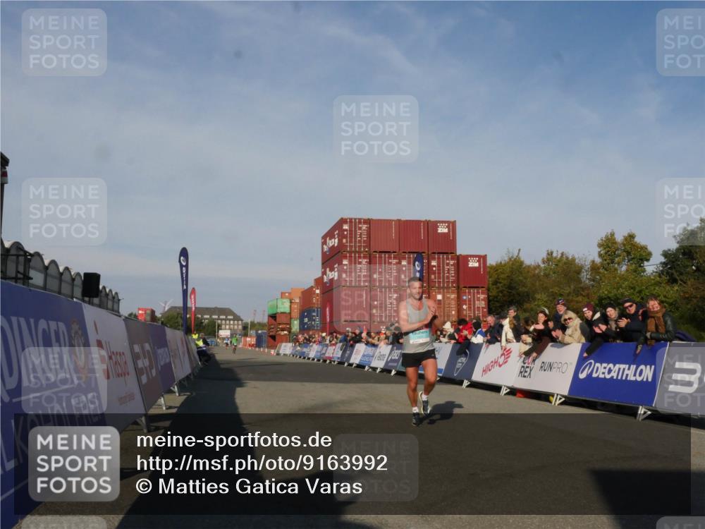 03.10.2025 - Köhlbrandbrückenlauf Matties Gatica Varas http://msf.ph/oto/9163992 03.10.2025 09:49:32 Ziel 1022, 3203 meine-sportfotos.de