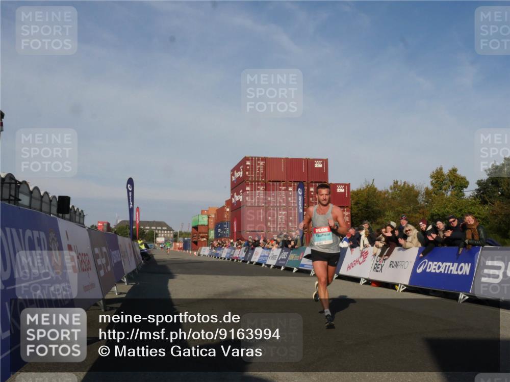 03.10.2025 - Köhlbrandbrückenlauf Matties Gatica Varas http://msf.ph/oto/9163994 03.10.2025 09:49:33 Ziel 1022, 3203 meine-sportfotos.de