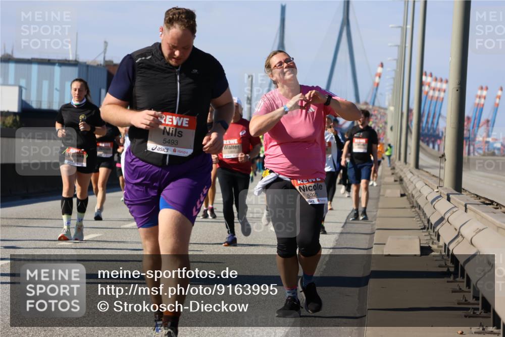 03.10.2025 - Köhlbrandbrückenlauf Strokosch-Dieckow http://msf.ph/oto/9163995 03.10.2025 13:05:59 Position 3 5493, 5321 meine-sportfotos.de