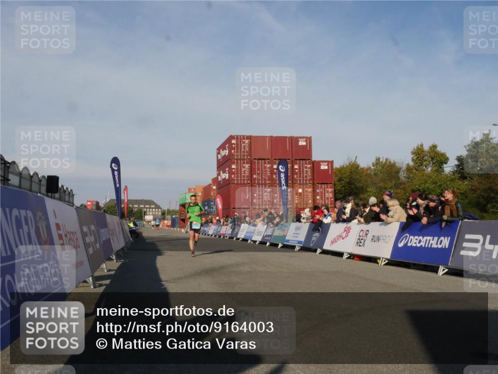 03.10.2025 - Köhlbrandbrückenlauf Matties Gatica Varas http://msf.ph/oto/9164003 03.10.2025 09:49:43 Ziel 2700 meine-sportfotos.de