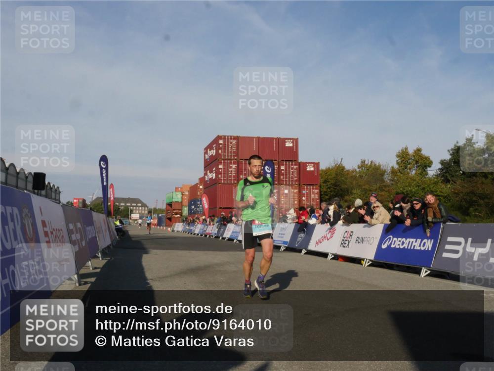 03.10.2025 - Köhlbrandbrückenlauf Matties Gatica Varas http://msf.ph/oto/9164010 03.10.2025 09:49:45 Ziel 2700 meine-sportfotos.de