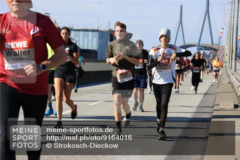 03.10.2025 - Köhlbrandbrückenlauf Strokosch-Dieckow http://msf.ph/oto/9164016 03.10.2025 13:06:06 Position 3 5389, 5056, 4945 meine-sportfotos.de