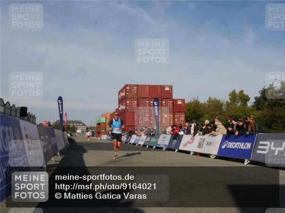 03.10.2025 - Köhlbrandbrückenlauf Matties Gatica Varas http://msf.ph/oto/9164021 03.10.2025 09:49:54 Ziel 1041 meine-sportfotos.de