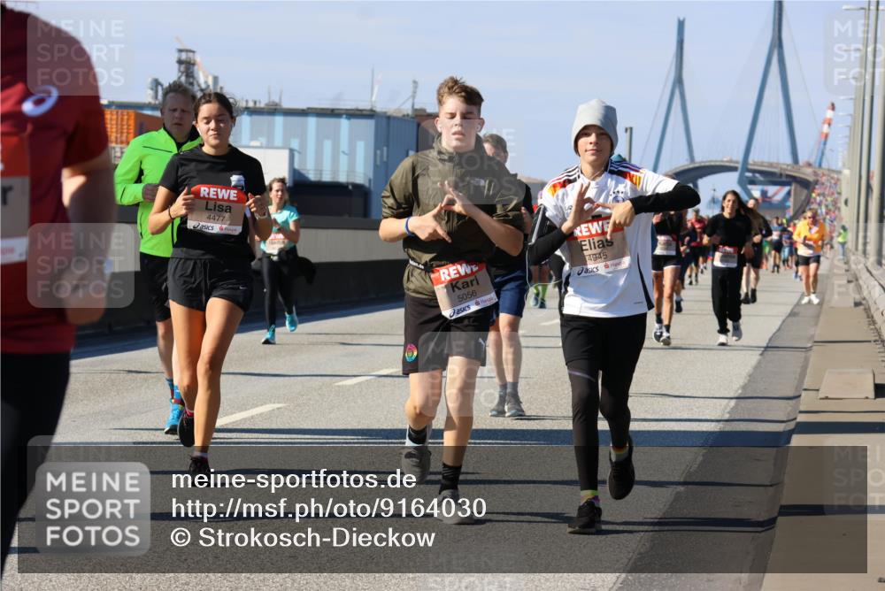 03.10.2025 - Köhlbrandbrückenlauf Strokosch-Dieckow http://msf.ph/oto/9164030 03.10.2025 13:06:06 Position 3 4477, 5056, 4945 meine-sportfotos.de