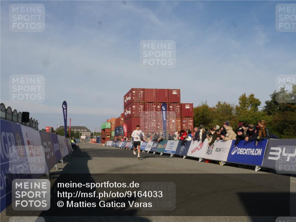 03.10.2025 - Köhlbrandbrückenlauf Matties Gatica Varas http://msf.ph/oto/9164033 03.10.2025 09:50:02 Ziel 2176 meine-sportfotos.de