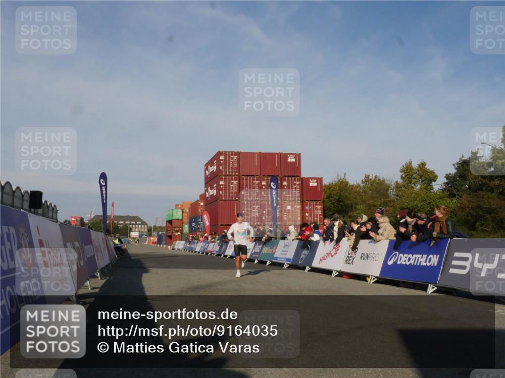 03.10.2025 - Köhlbrandbrückenlauf Matties Gatica Varas http://msf.ph/oto/9164035 03.10.2025 09:50:02 Ziel 2176 meine-sportfotos.de