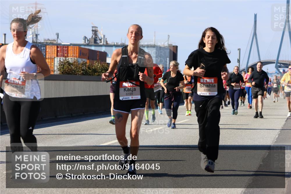 03.10.2025 - Köhlbrandbrückenlauf Strokosch-Dieckow http://msf.ph/oto/9164045 03.10.2025 13:06:15 Position 3 6394, 6199, 6198 meine-sportfotos.de