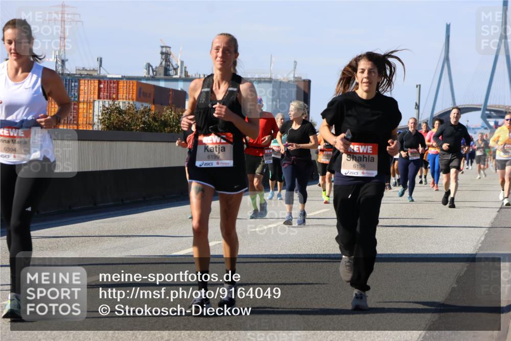 03.10.2025 - Köhlbrandbrückenlauf Strokosch-Dieckow http://msf.ph/oto/9164049 03.10.2025 13:06:15 Position 3 6394, 6199, 6198 meine-sportfotos.de