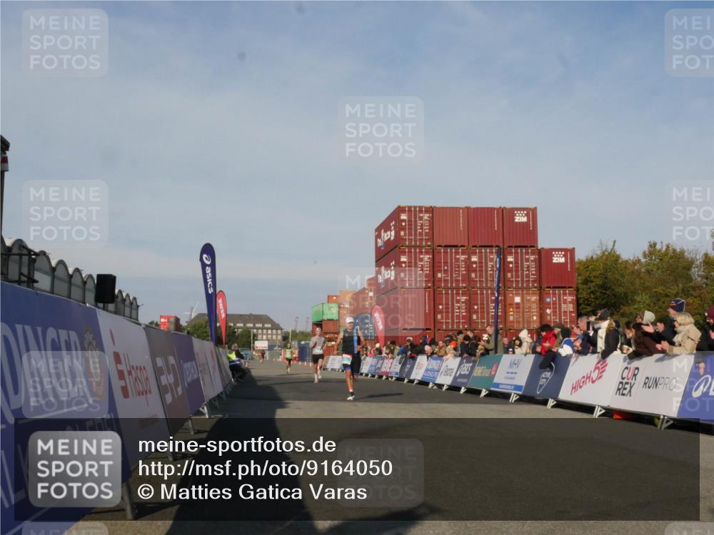 03.10.2025 - Köhlbrandbrückenlauf Matties Gatica Varas http://msf.ph/oto/9164050 03.10.2025 09:50:24 Ziel 1174, 3463 meine-sportfotos.de