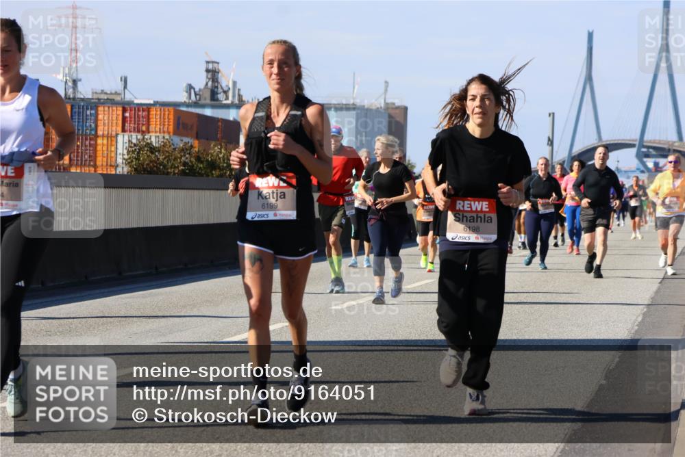 03.10.2025 - Köhlbrandbrückenlauf Strokosch-Dieckow http://msf.ph/oto/9164051 03.10.2025 13:06:15 Position 3 4, 6199, 6198 meine-sportfotos.de