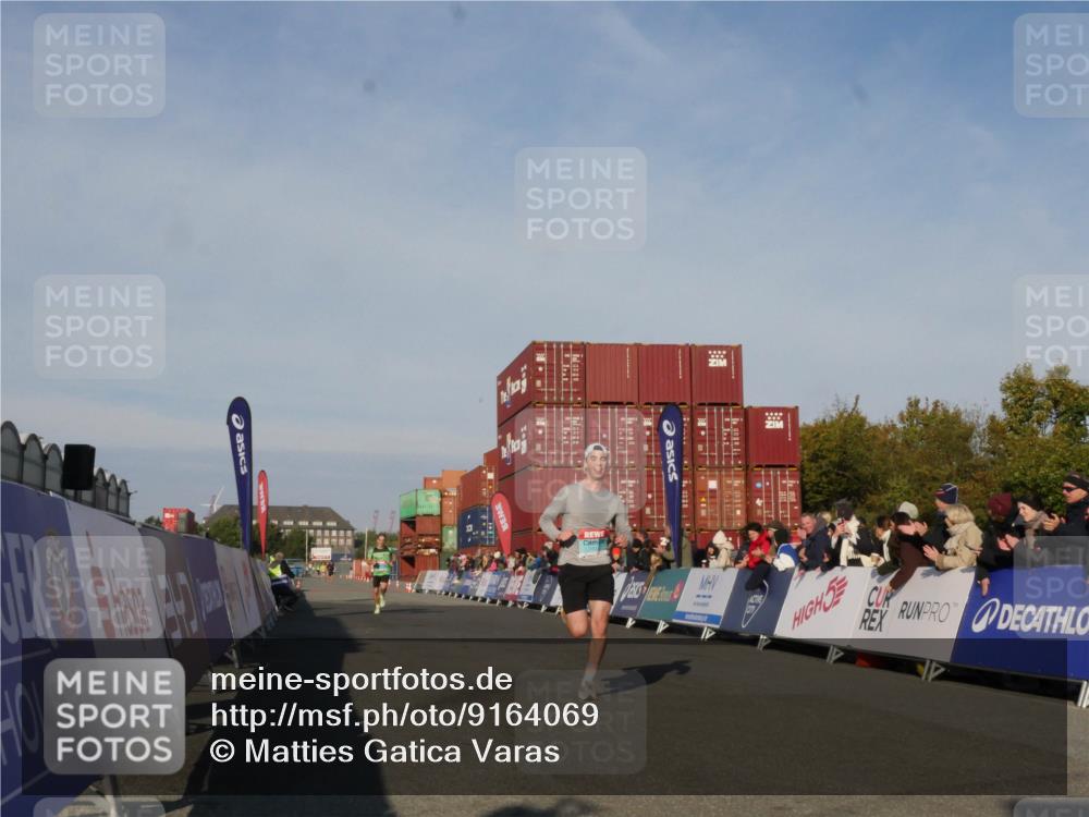 03.10.2025 - Köhlbrandbrückenlauf Matties Gatica Varas http://msf.ph/oto/9164069 03.10.2025 09:50:29 Ziel 1174, 2702, 3463 meine-sportfotos.de