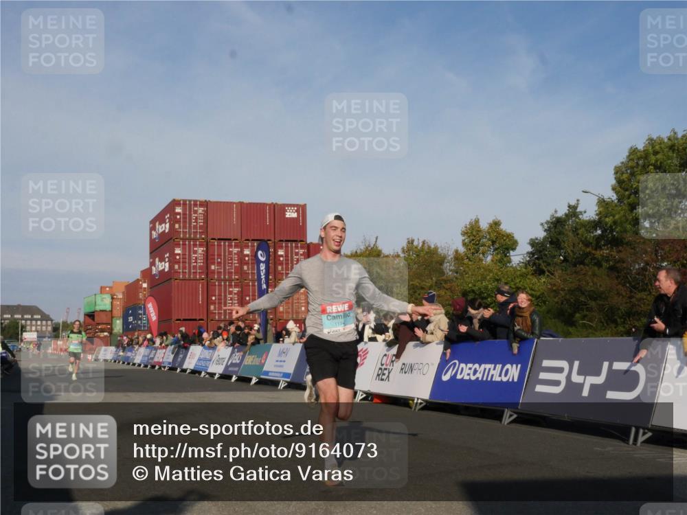 03.10.2025 - Köhlbrandbrückenlauf Matties Gatica Varas http://msf.ph/oto/9164073 03.10.2025 09:50:30 Ziel 1174, 2702, 3463 meine-sportfotos.de