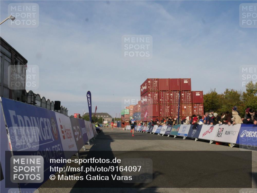 03.10.2025 - Köhlbrandbrückenlauf Matties Gatica Varas http://msf.ph/oto/9164097 03.10.2025 09:50:46 Ziel 1011 meine-sportfotos.de