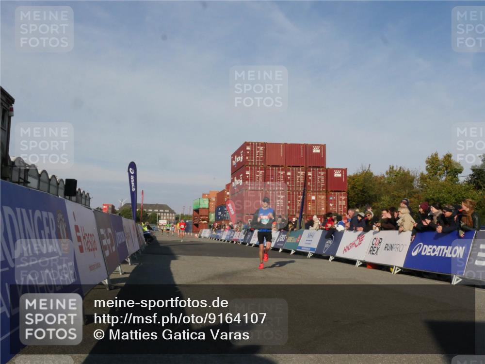 03.10.2025 - Köhlbrandbrückenlauf Matties Gatica Varas http://msf.ph/oto/9164107 03.10.2025 09:50:49 Ziel 1011 meine-sportfotos.de