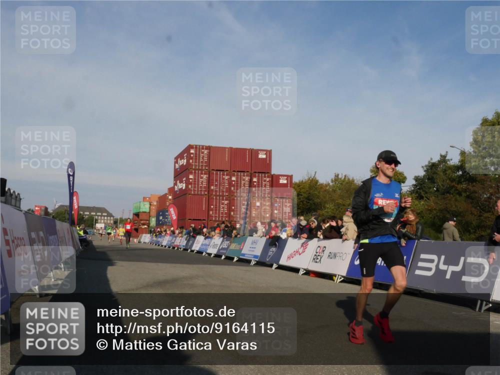 03.10.2025 - Köhlbrandbrückenlauf Matties Gatica Varas http://msf.ph/oto/9164115 03.10.2025 09:50:51 Ziel 1011, 1044, 2701 meine-sportfotos.de