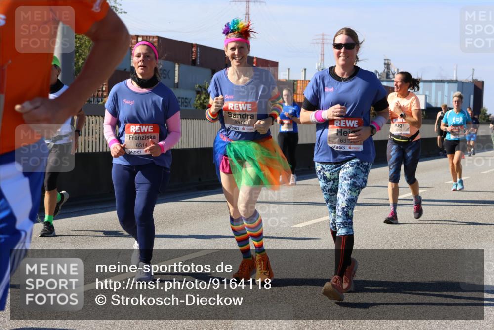 03.10.2025 - Köhlbrandbrückenlauf Strokosch-Dieckow http://msf.ph/oto/9164118 03.10.2025 13:06:55 Position 3 6314, 6312, 6315, 4345 meine-sportfotos.de