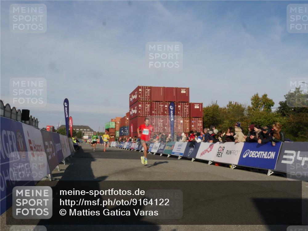 03.10.2025 - Köhlbrandbrückenlauf Matties Gatica Varas http://msf.ph/oto/9164122 03.10.2025 09:50:56 Ziel 1007, 1017, 1044, 2701 meine-sportfotos.de