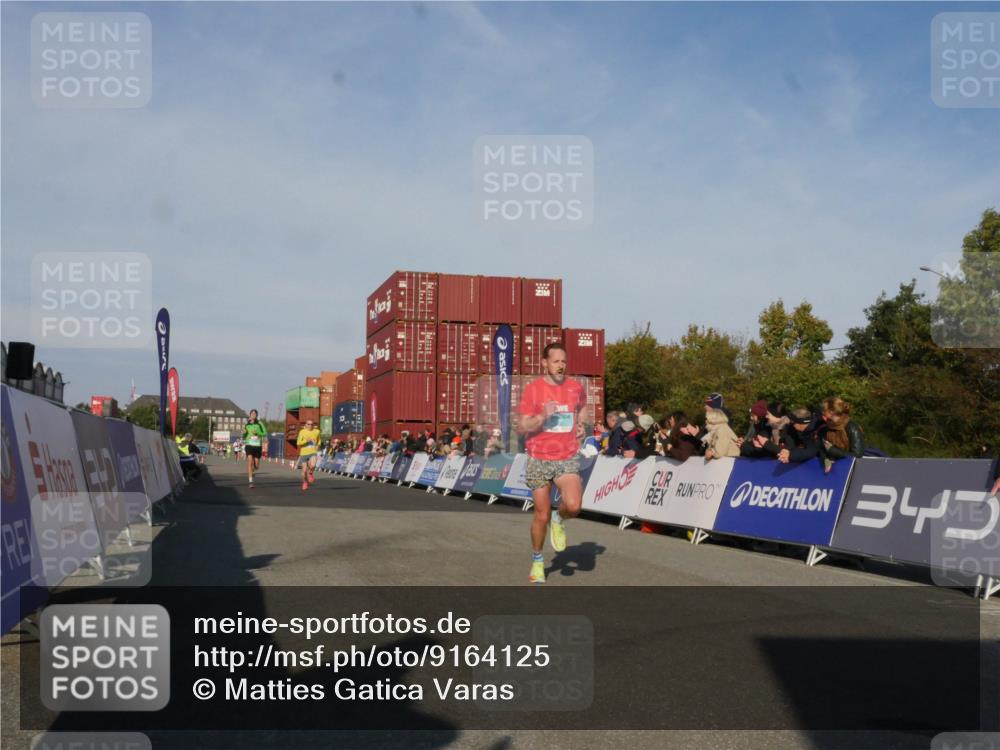 03.10.2025 - Köhlbrandbrückenlauf Matties Gatica Varas http://msf.ph/oto/9164125 03.10.2025 09:50:57 Ziel 1007, 1017, 1044, 2701 meine-sportfotos.de
