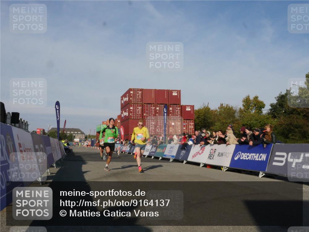 03.10.2025 - Köhlbrandbrückenlauf Matties Gatica Varas http://msf.ph/oto/9164137 03.10.2025 09:50:59 Ziel 1007, 1017, 1044, 2701 meine-sportfotos.de