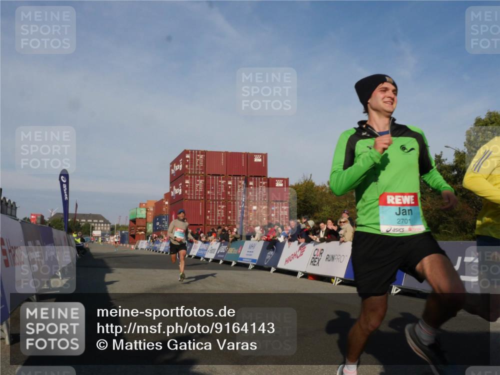 03.10.2025 - Köhlbrandbrückenlauf Matties Gatica Varas http://msf.ph/oto/9164143 03.10.2025 09:51:01 Ziel 1007, 1017, 1044, 2701, 3153 meine-sportfotos.de