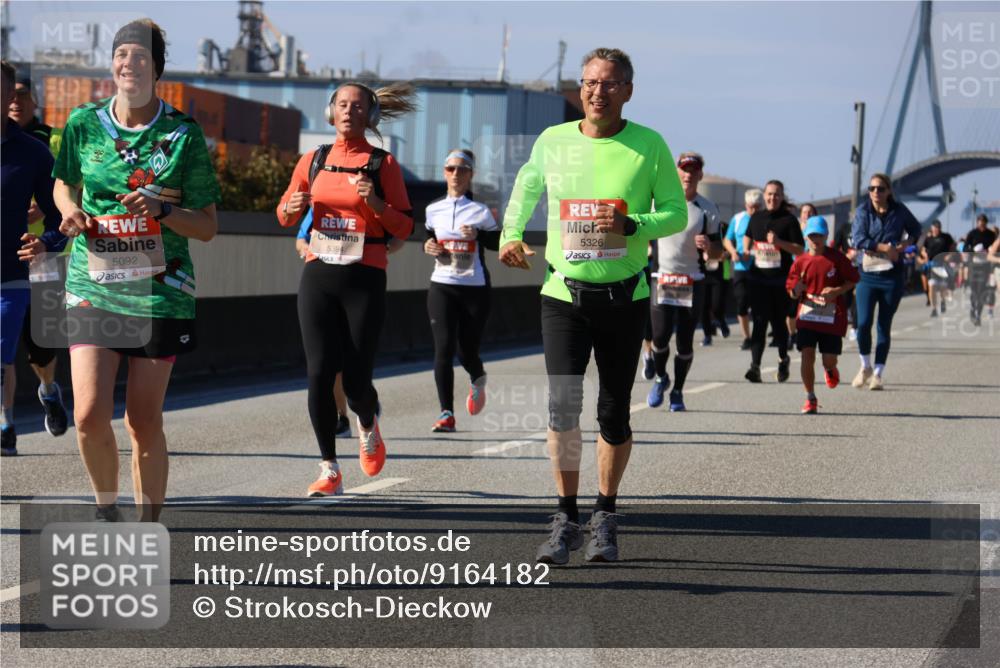 03.10.2025 - Köhlbrandbrückenlauf Strokosch-Dieckow http://msf.ph/oto/9164182 03.10.2025 13:07:18 Position 3 5092, 5394, 5326 meine-sportfotos.de
