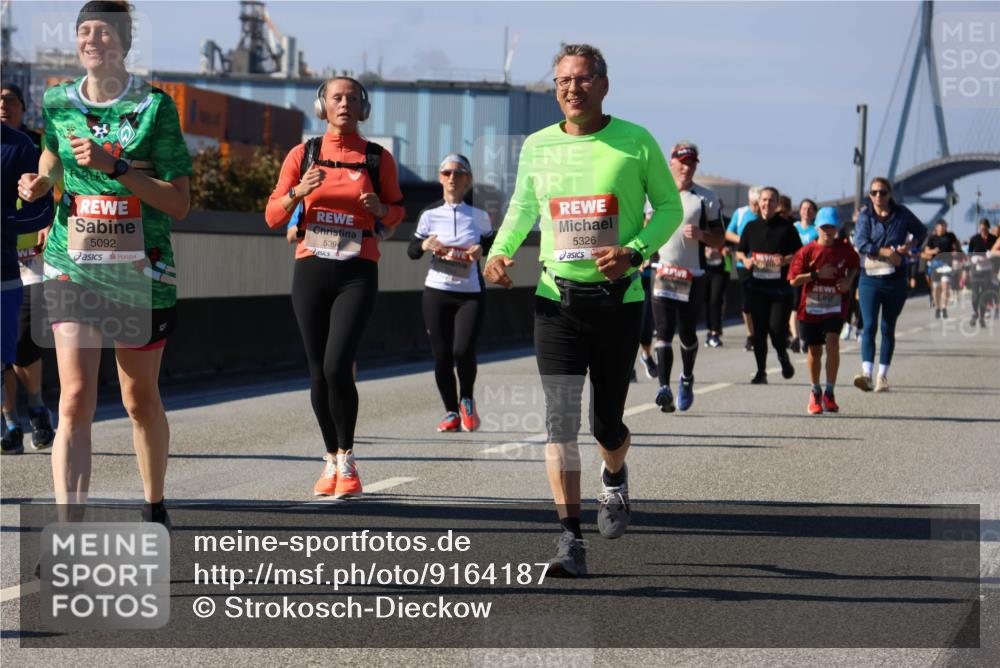 03.10.2025 - Köhlbrandbrückenlauf Strokosch-Dieckow http://msf.ph/oto/9164187 03.10.2025 13:07:19 Position 3 5092, 5394, 5326 meine-sportfotos.de