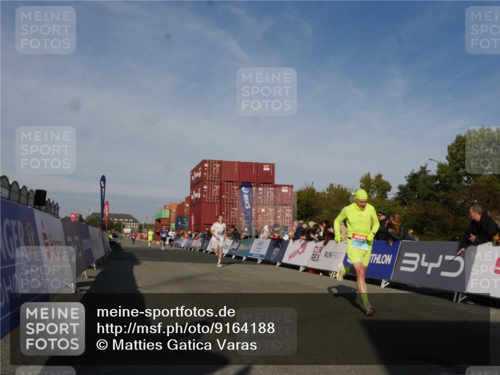 03.10.2025 - Köhlbrandbrückenlauf Matties Gatica Varas http://msf.ph/oto/9164188 03.10.2025 09:51:21 Ziel 1032, 3082, 3154, 3460, 3740 meine-sportfotos.de