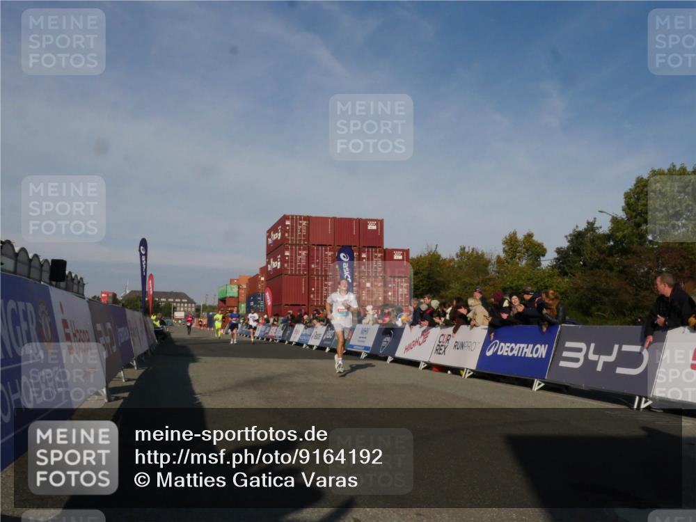 03.10.2025 - Köhlbrandbrückenlauf Matties Gatica Varas http://msf.ph/oto/9164192 03.10.2025 09:51:22 Ziel 1032, 3082, 3154, 3460, 3740 meine-sportfotos.de