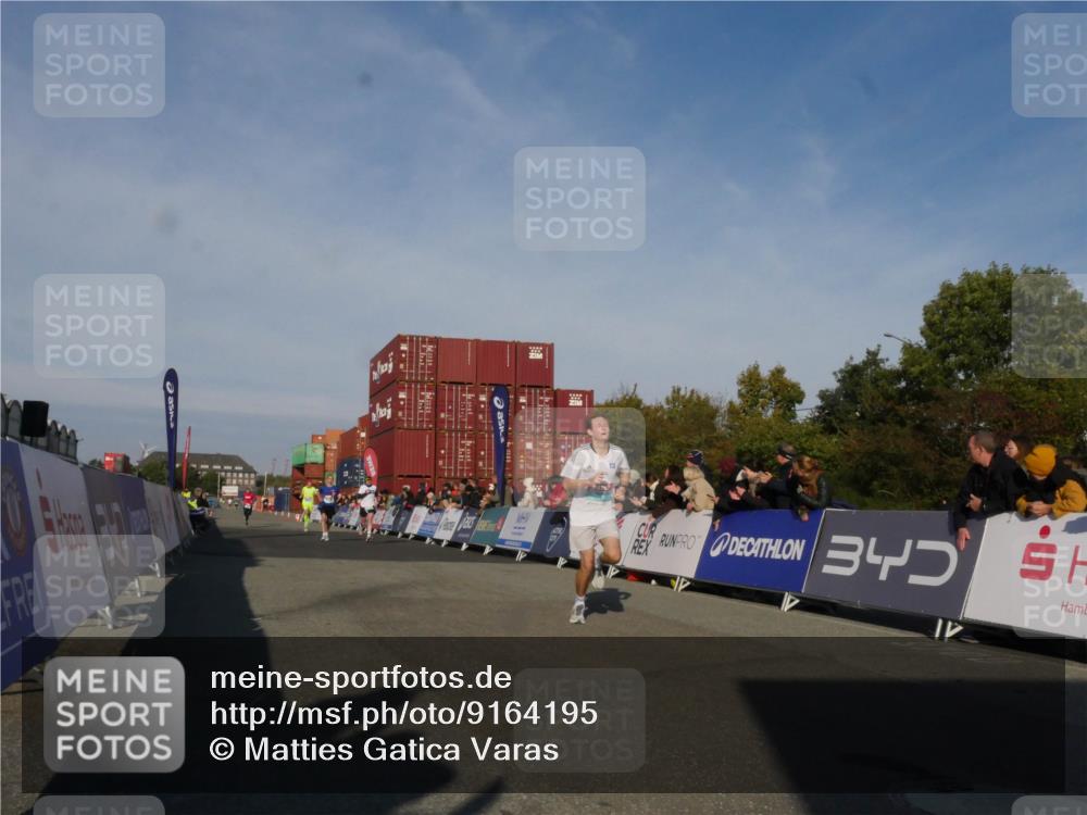 03.10.2025 - Köhlbrandbrückenlauf Matties Gatica Varas http://msf.ph/oto/9164195 03.10.2025 09:51:23 Ziel 1032, 3082, 3154, 3460, 3740 meine-sportfotos.de