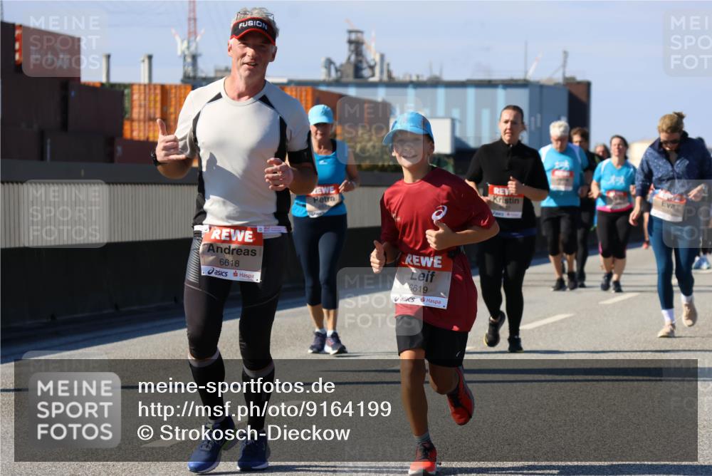 03.10.2025 - Köhlbrandbrückenlauf Strokosch-Dieckow http://msf.ph/oto/9164199 03.10.2025 13:07:26 Position 3 6618, 6619 meine-sportfotos.de